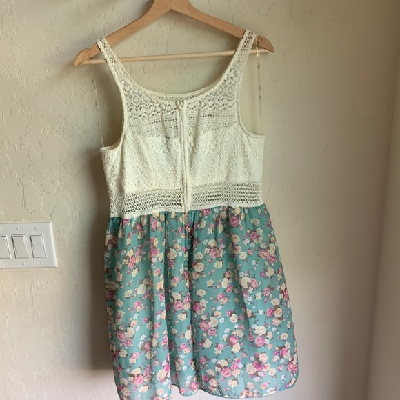 Trixxi dress - Picture 2 of 5